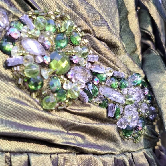 Flirt By MAGGIE SOTTERO Emerald Green XV Ball Gown Formal Dress Size 10 - Picture 7 of 15